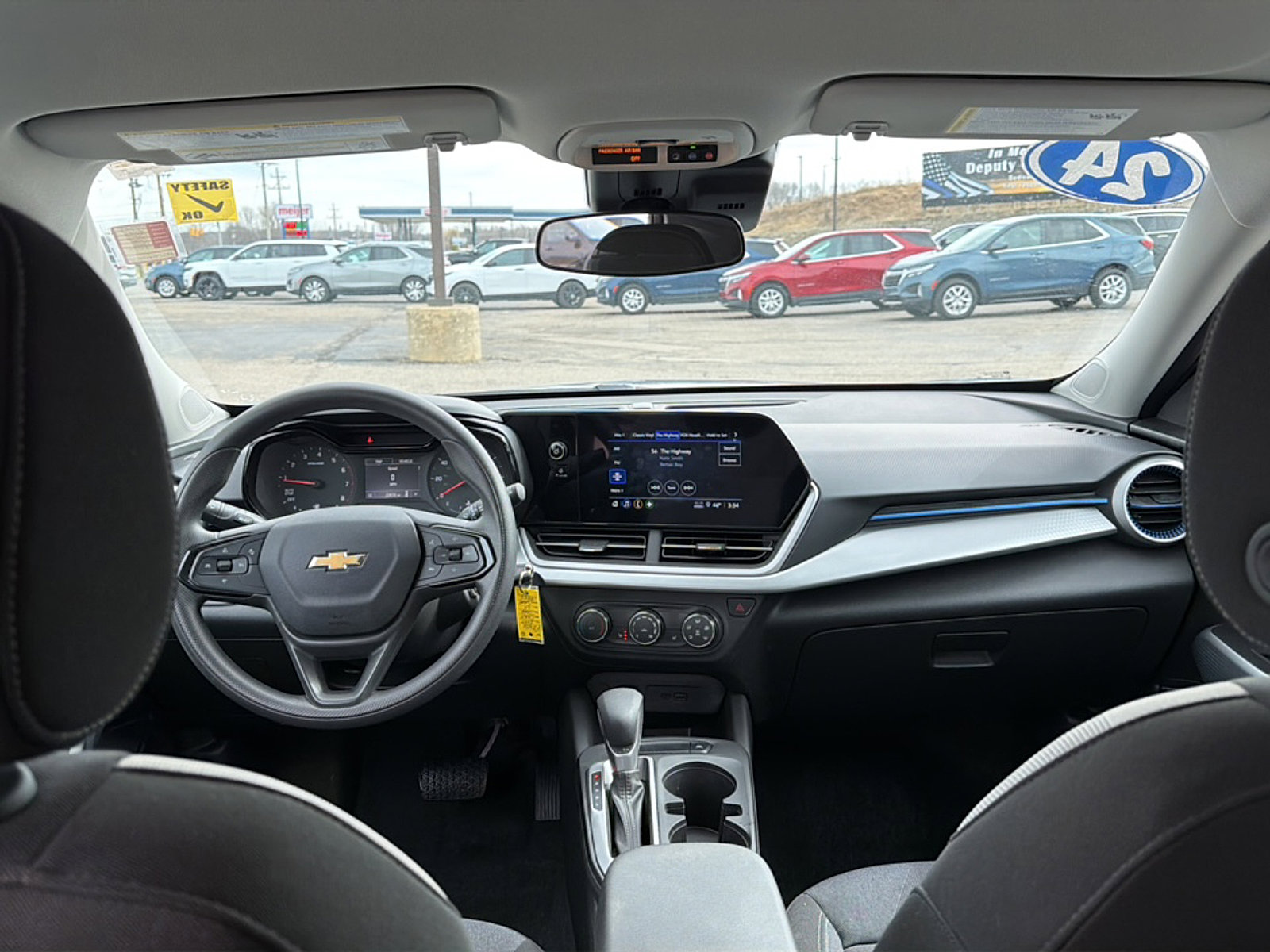 Used 2024 Chevrolet Trax LS w/ LS Convenience Package FWD image 17