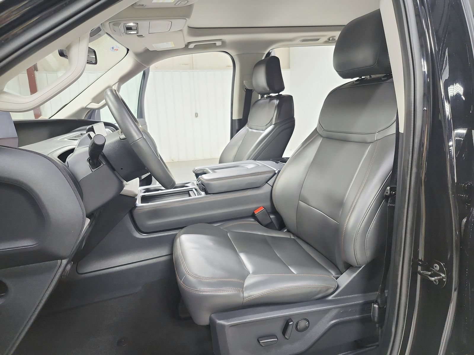 Used 2025 Ford Expedition Active AWD/4WD image 20