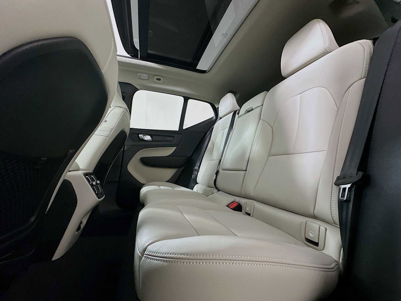 New 2026 Volvo XC40 B5 Plus w/ Protection Package Premier image 23