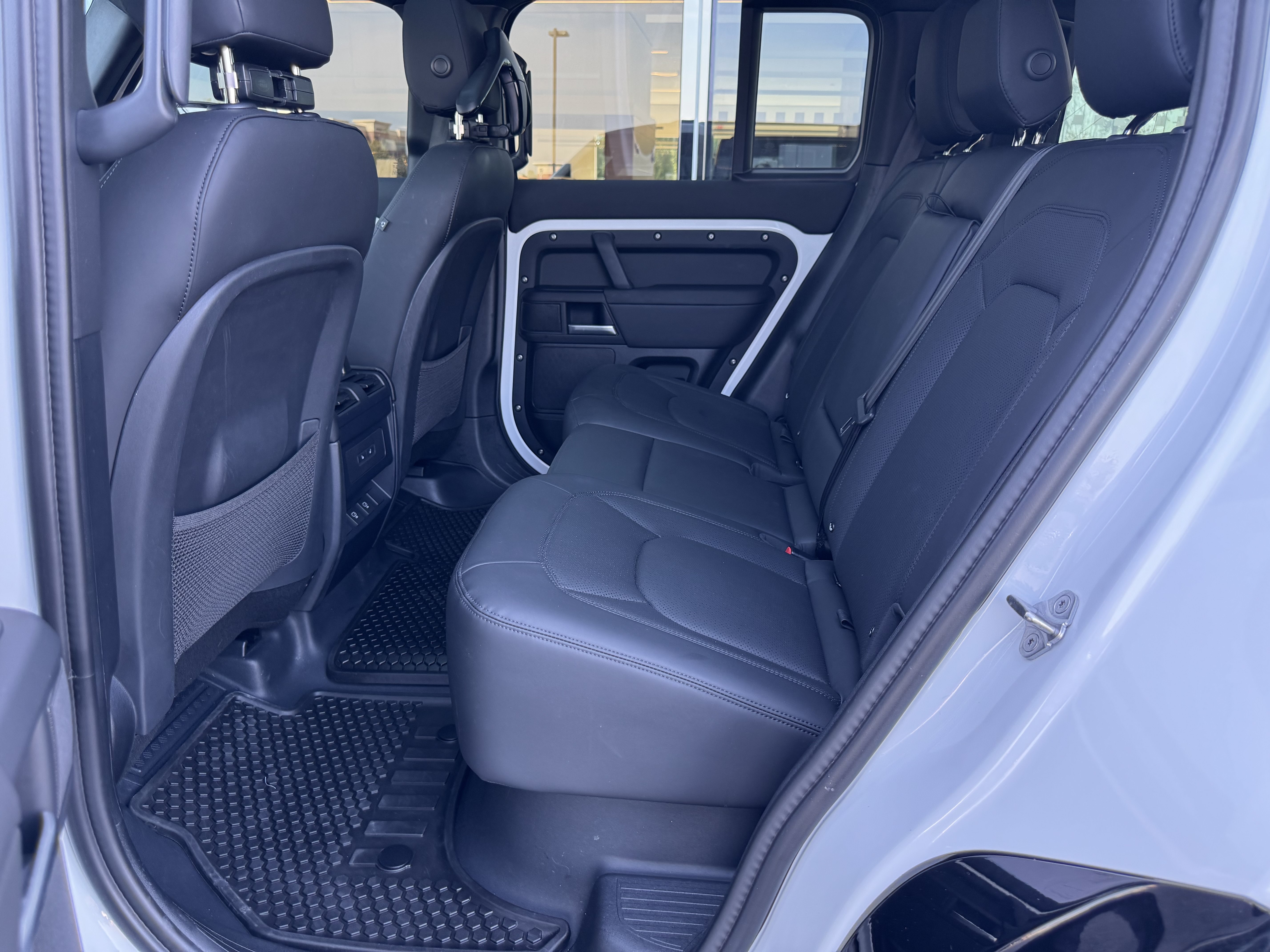 Certified 2025 Land Rover Defender 110 X-Dynamic SE AWD/4WD image 5
