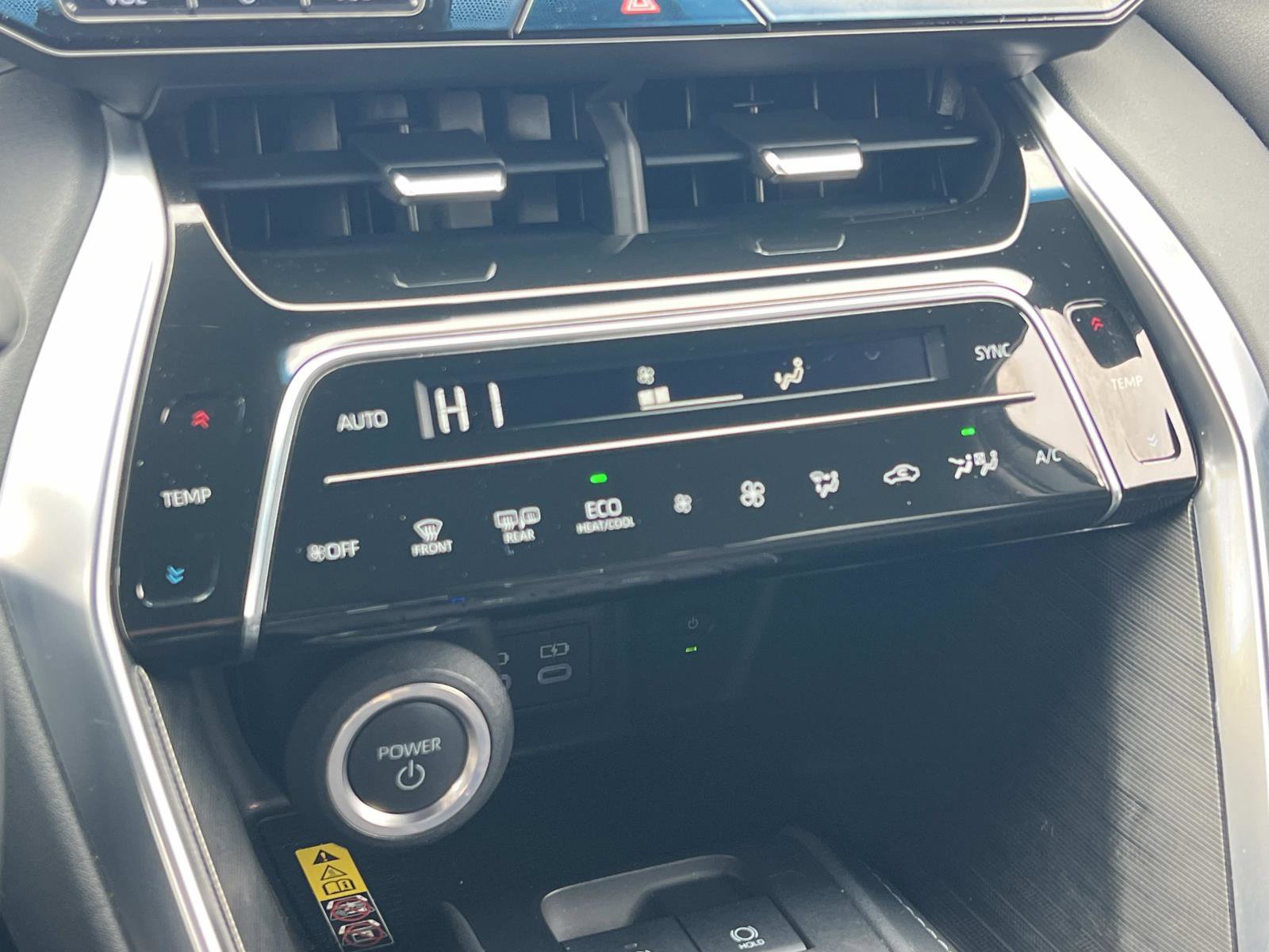 Used 2024 Toyota Venza XLE image 15