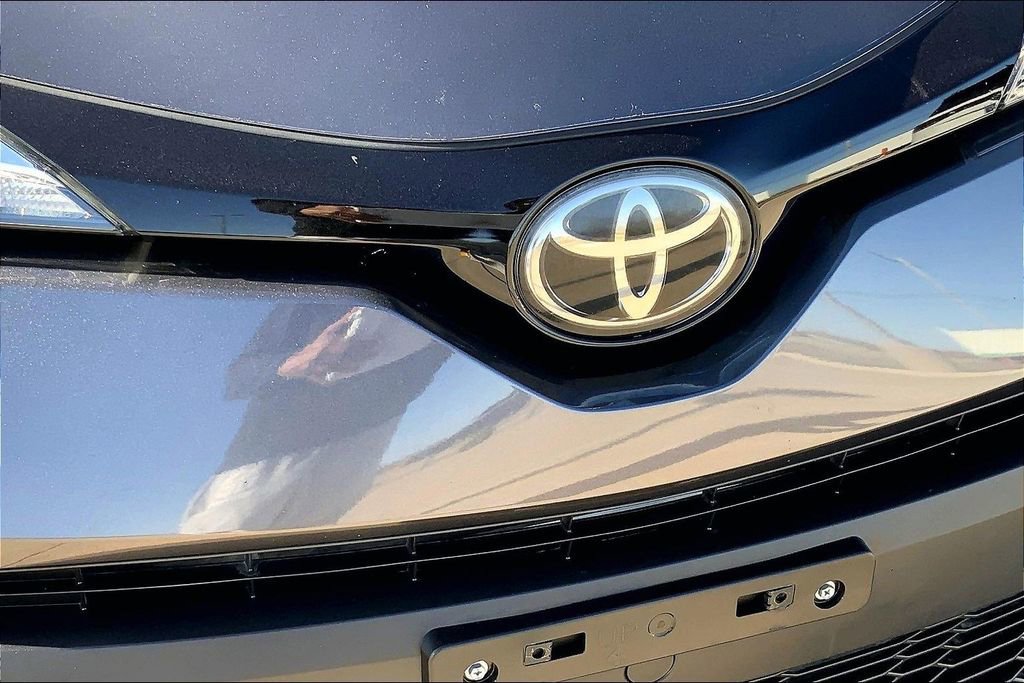 Used 2020 Toyota C-HR LE image 26