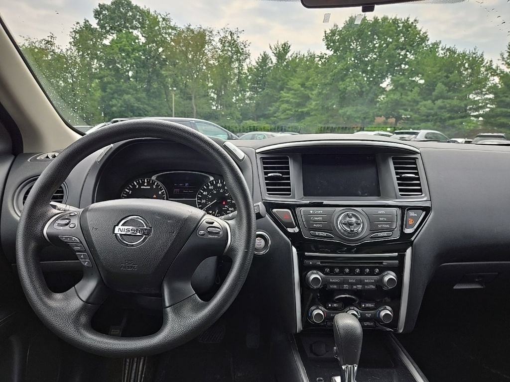 Used 2020 Nissan Pathfinder S AWD/4WD image 17