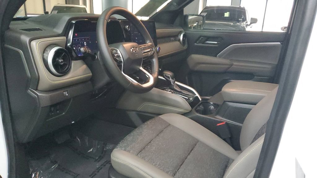 Used 2024 Chevrolet Colorado ZR2 w/ Safety Package AWD/4WD image 20