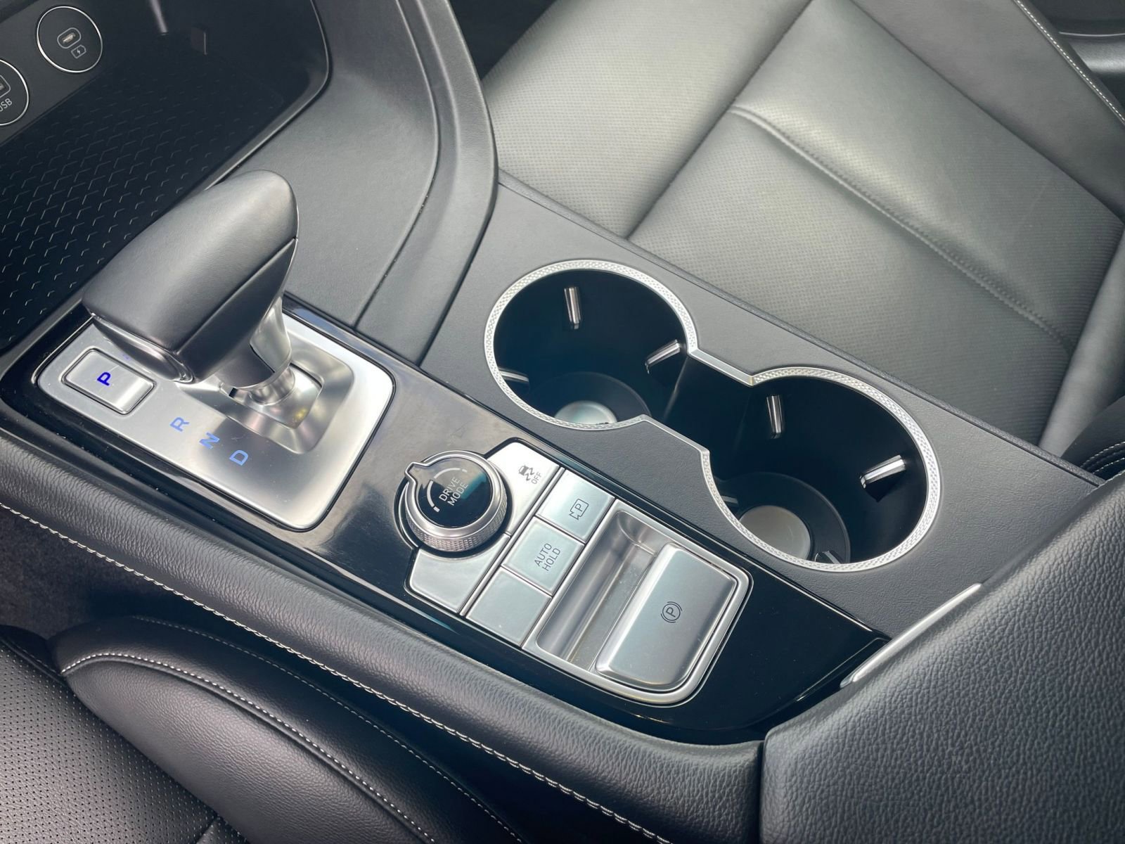 Used 2025 Genesis G70 2.5T image 36