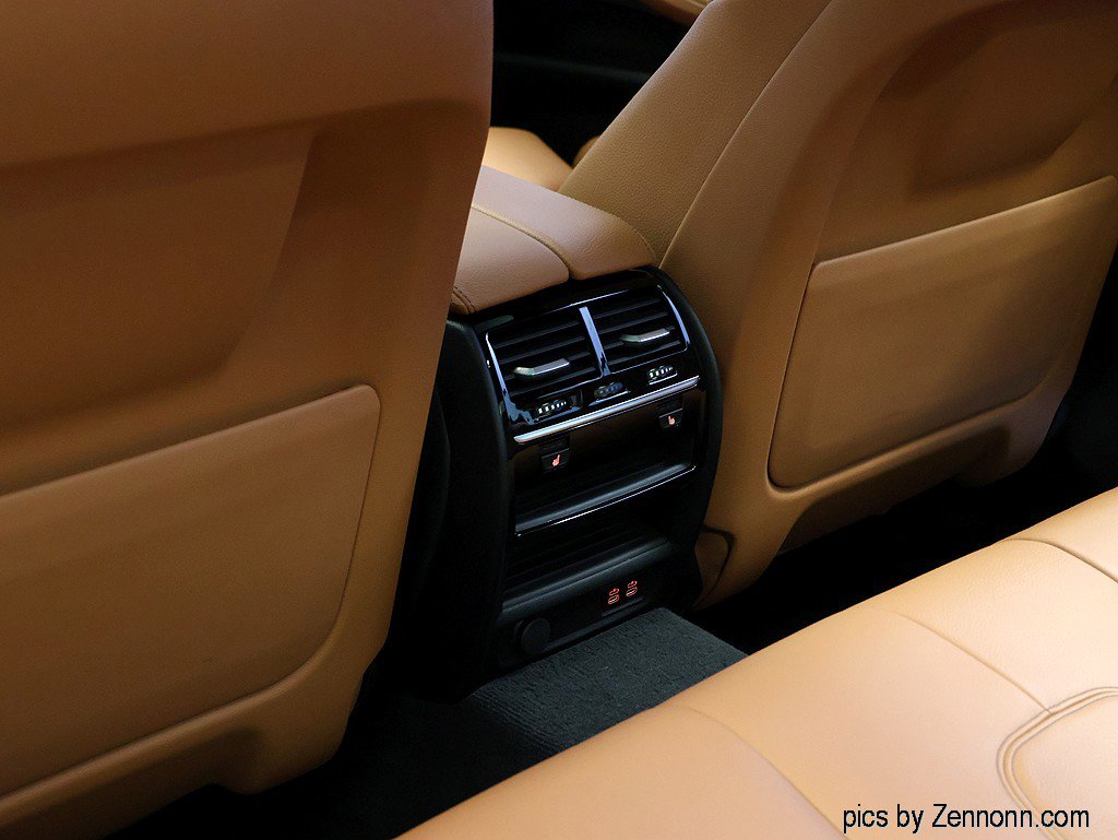 Used 2020 BMW 540i xDrive w/ Premium Package image 14