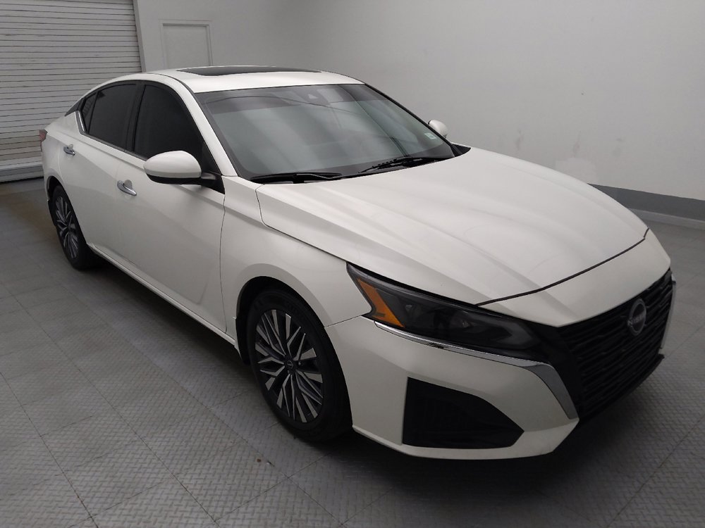 Used 2024 Nissan Altima 2.5 SV w/ SV Premium Package FWD image 13