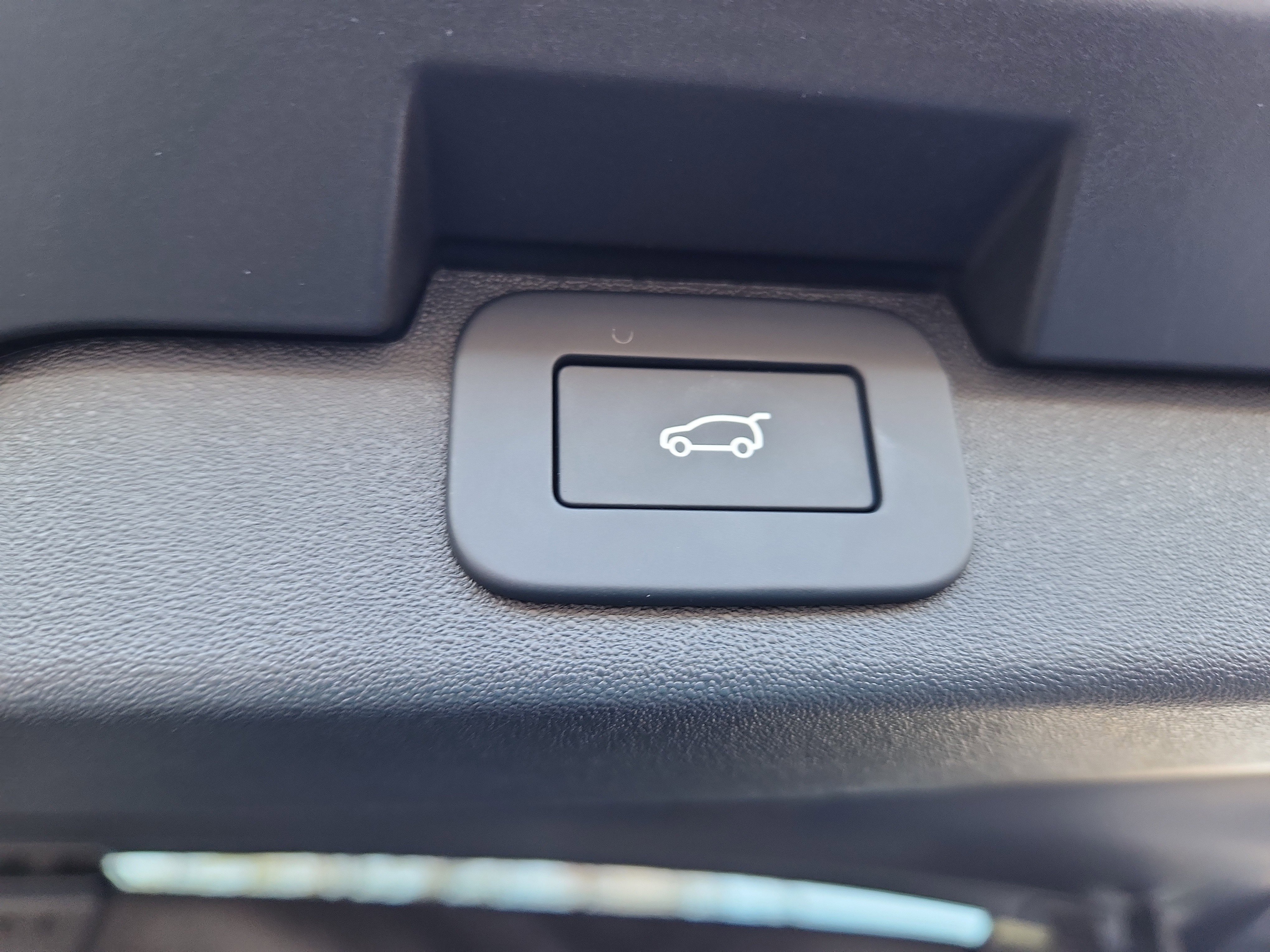 New 2026 Land Rover Discovery Limited Edition image 14