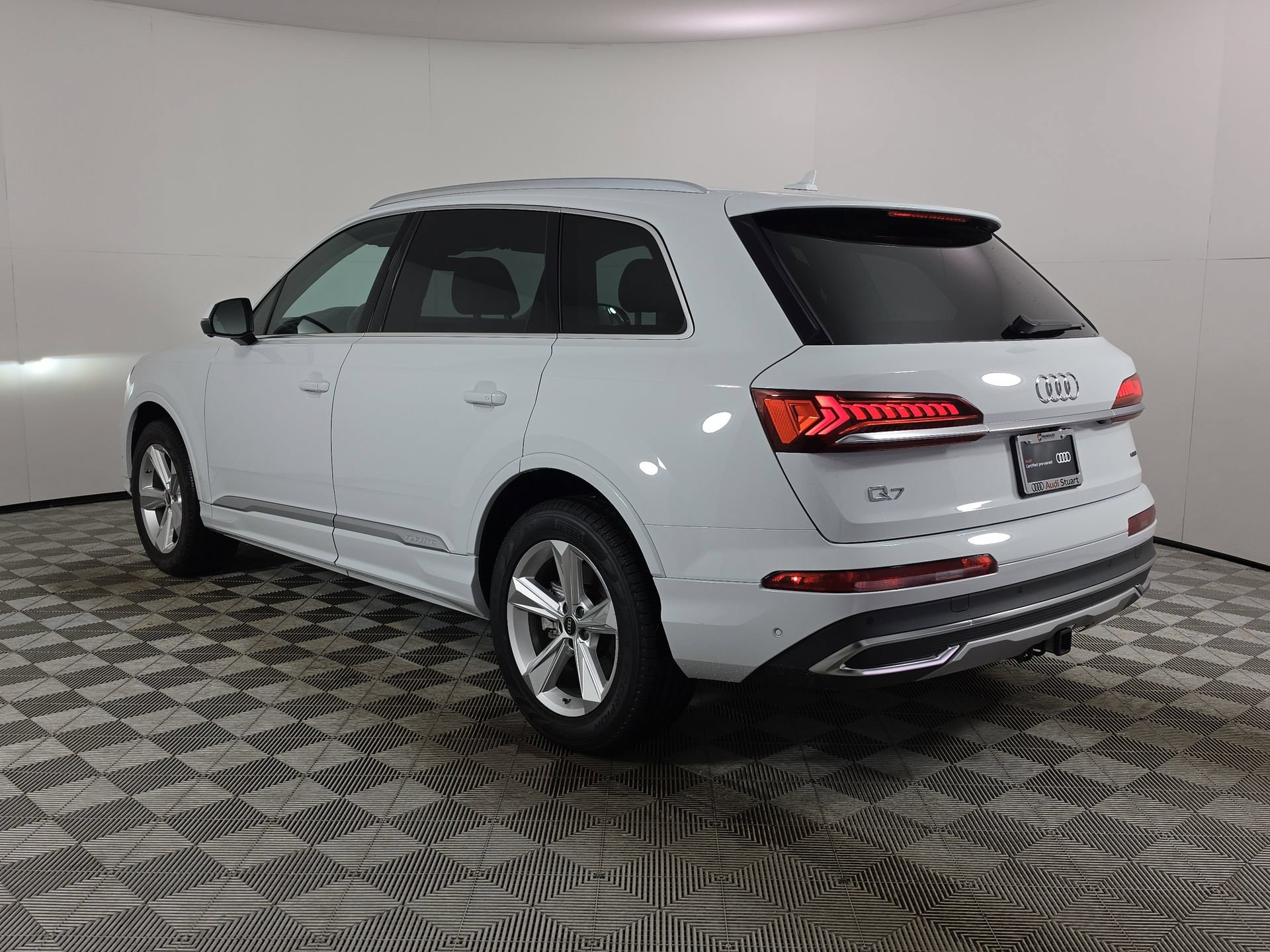 Used 2023 Audi Q7 2.0T Premium Plus w/ Premium Plus Package AWD/4WD image 5