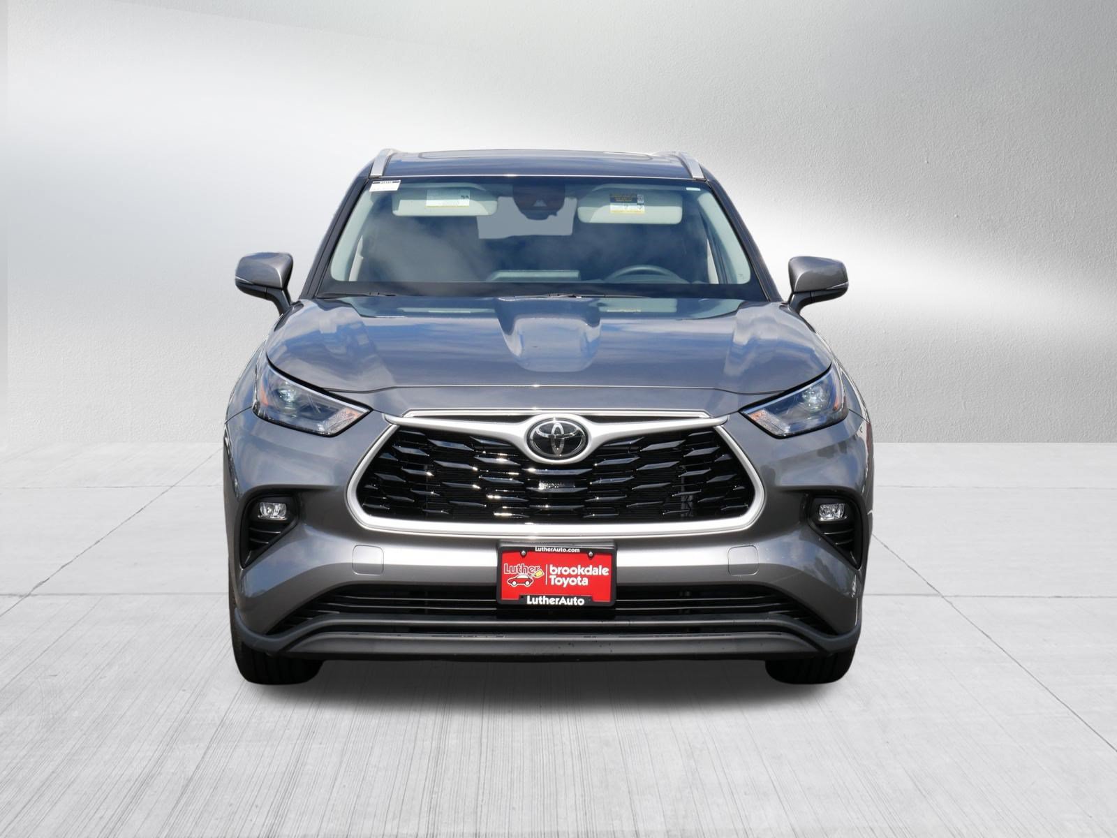Certified 2026 Toyota Highlander XLE AWD/4WD image 2