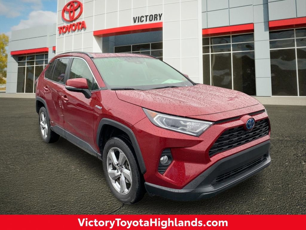 Used 2021 Toyota RAV4 XLE Premium image 1