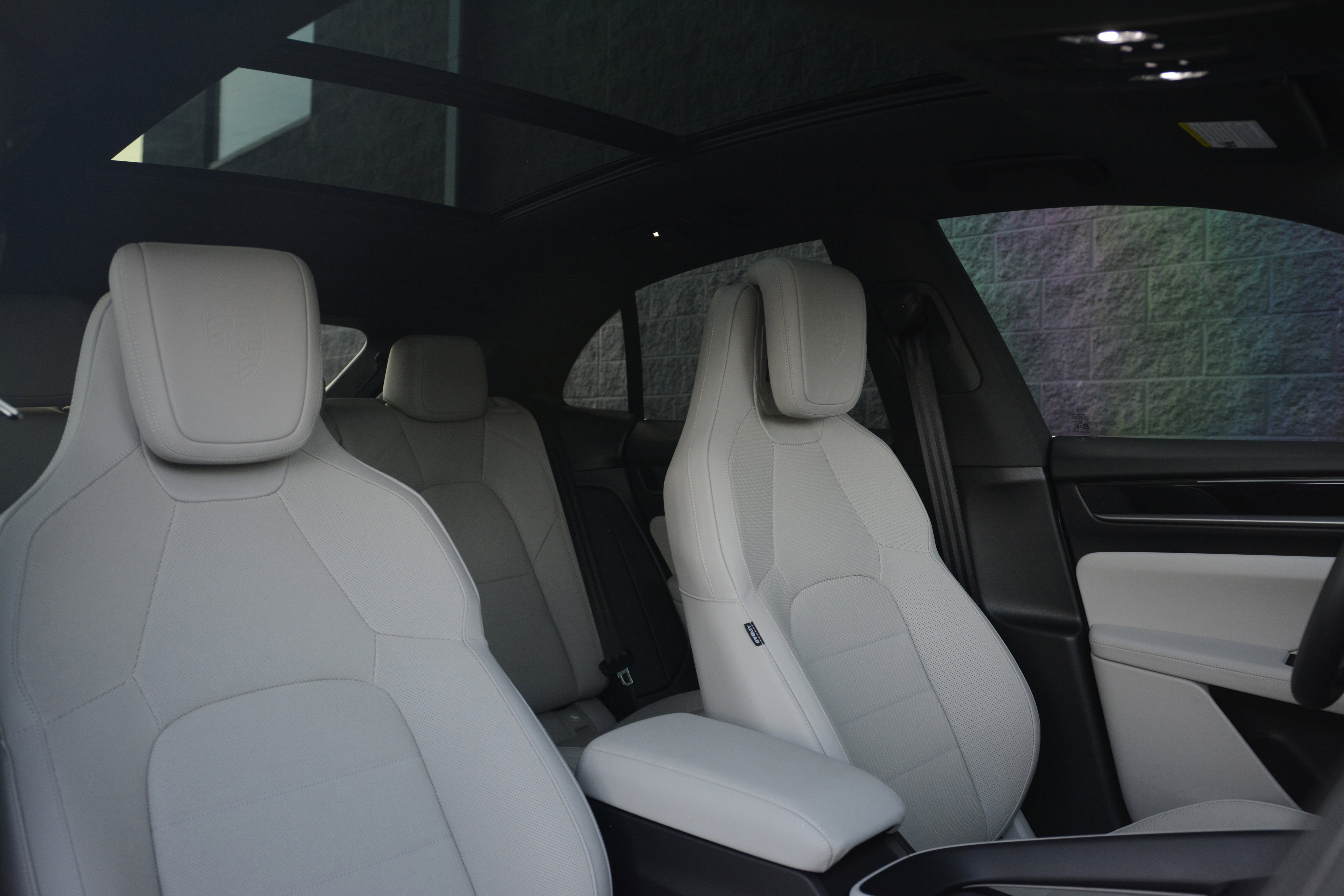 Certified 2025 Porsche Macan 4 Electric image 27
