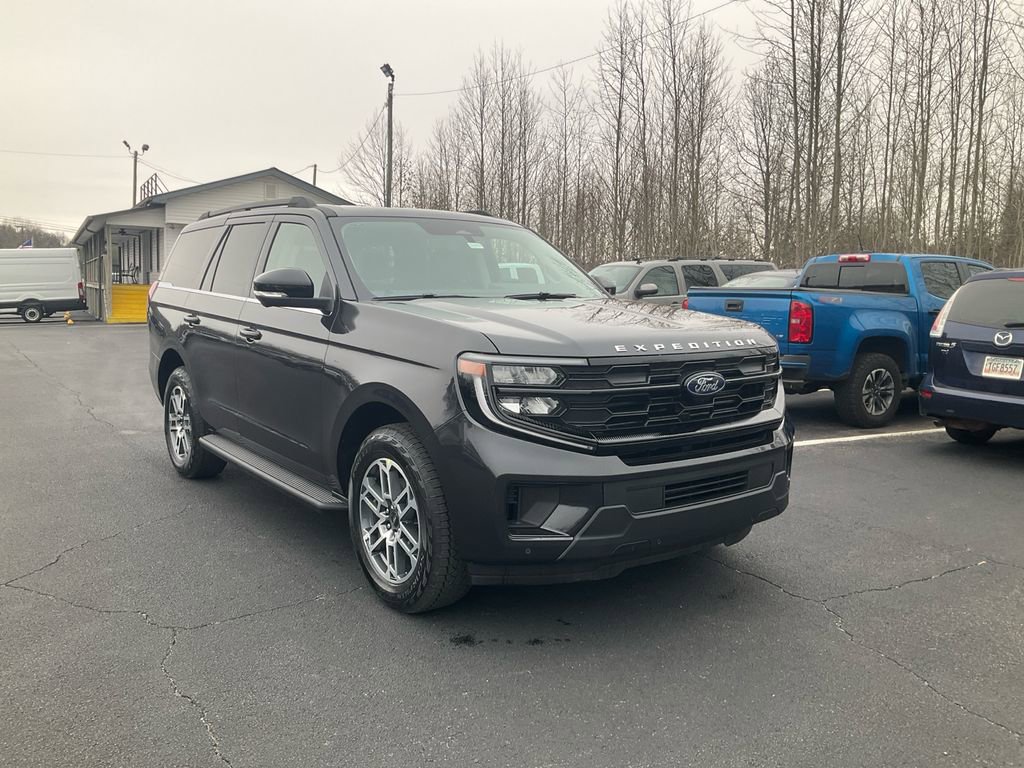New 2026 Ford Expedition Active image 3