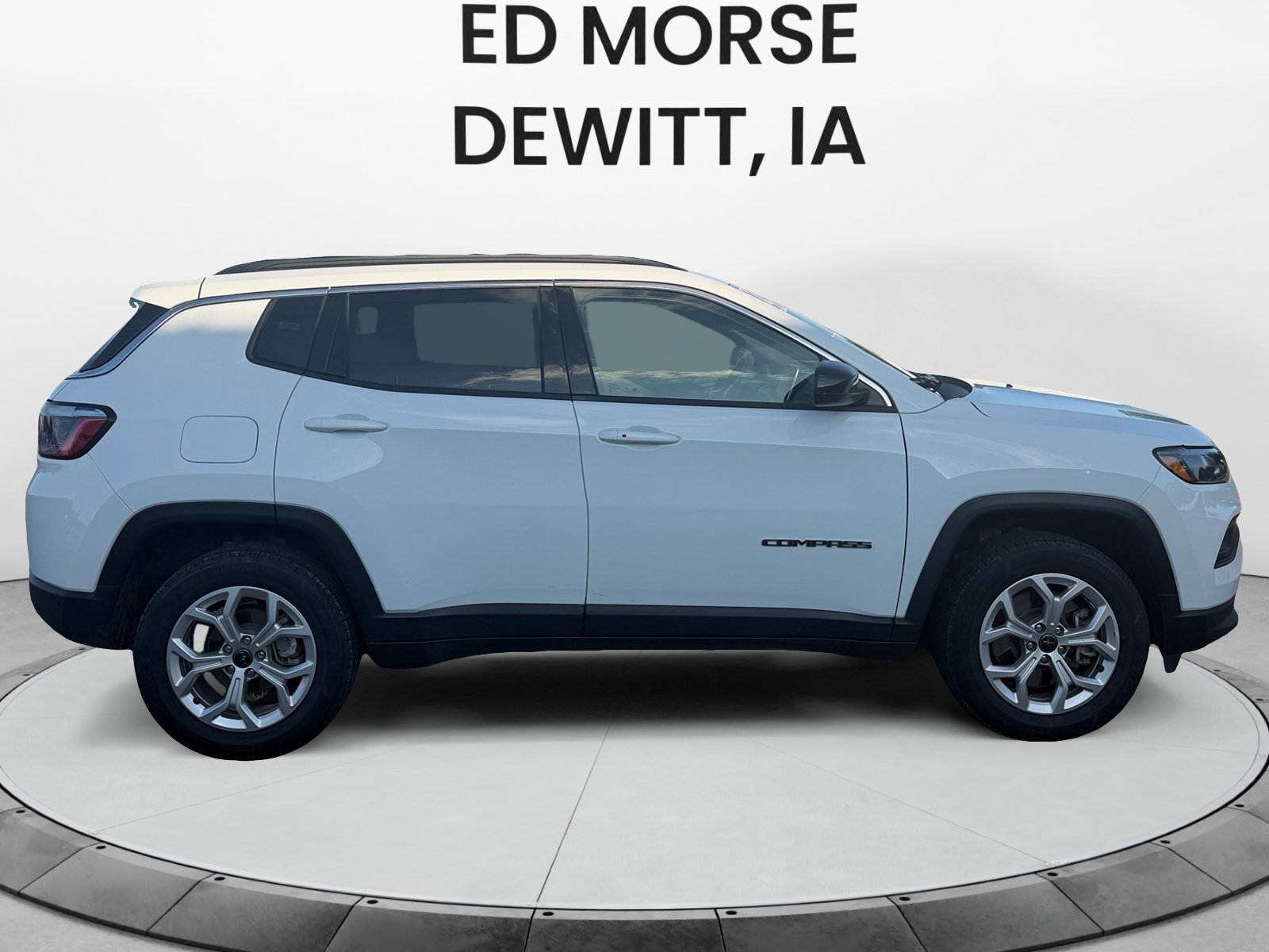 Used 2025 Jeep Compass Latitude w/ Sun & Sound Group AWD/4WD image 6