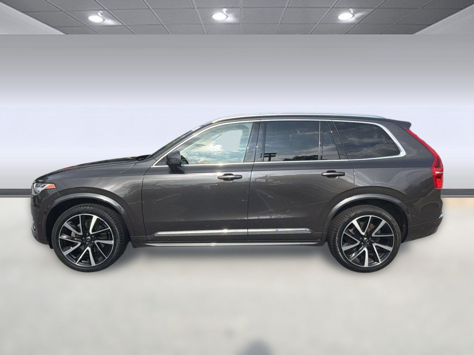 Certified 2023 Volvo XC90 B6 Plus AWD/4WD image 2