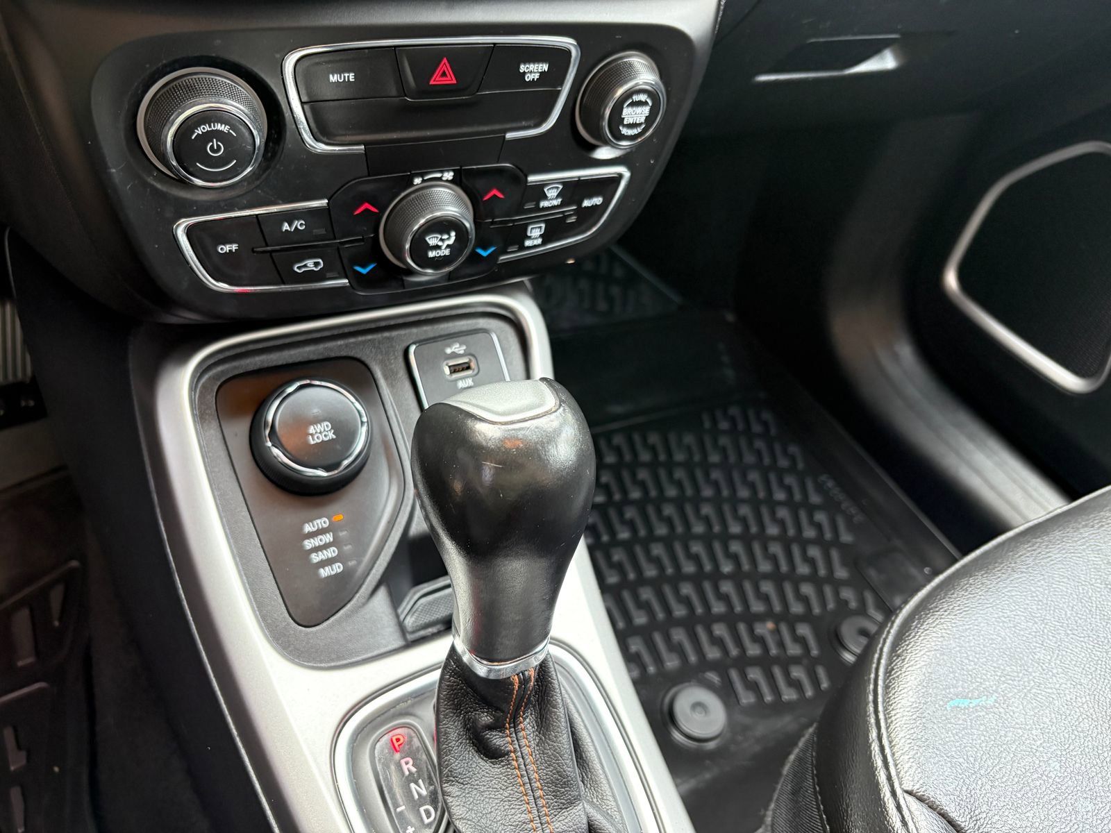 Used 2018 Jeep Compass Latitude w/ Popular Equipment Group image 26