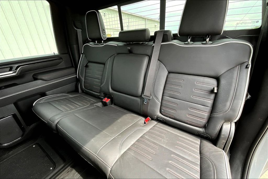 Used 2024 GMC Sierra 2500 AT4X image 35