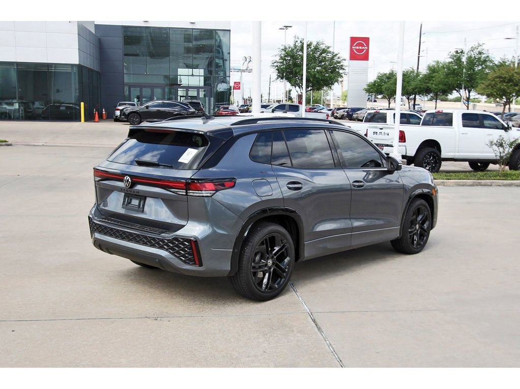 Used 2025 Volkswagen Tiguan SE R-Line image 6