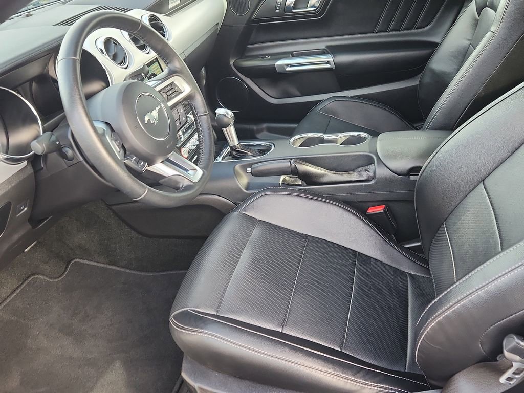 Used 2017 Ford Mustang Premium image 7