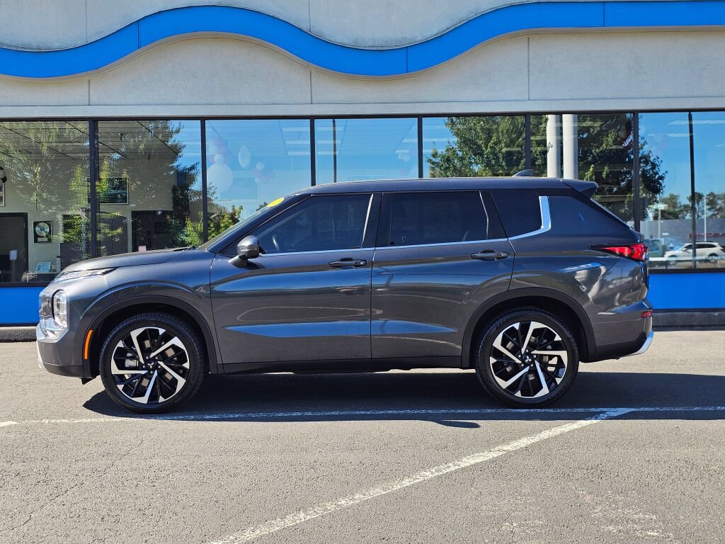 Used 2024 Mitsubishi Outlander SE AWD/4WD image 2