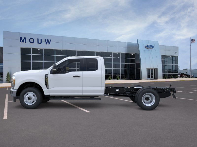 New 2026 Ford F350 XLT image 3