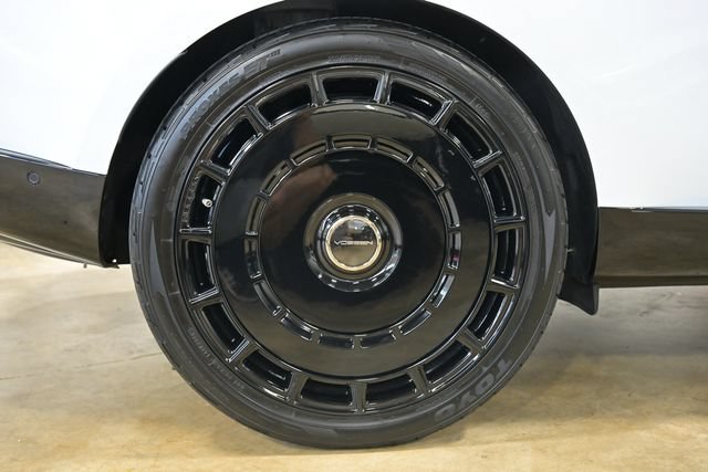 Used 2026 Land Rover Range Rover Long Wheelbase SE AWD/4WD image 12