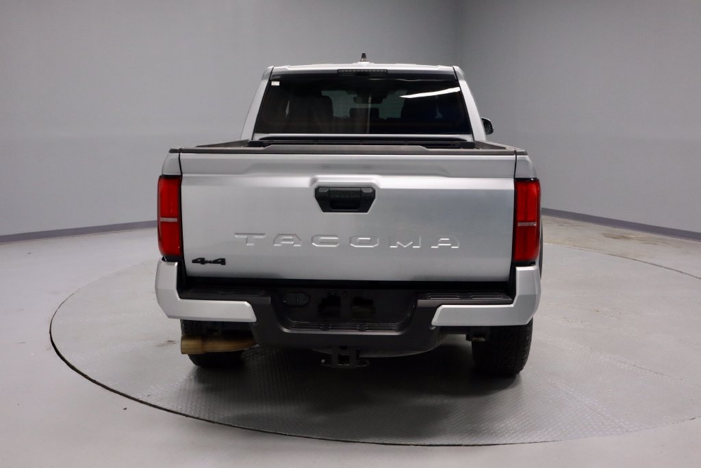 Used 2025 Toyota Tacoma TRD Off-Road AWD/4WD image 9