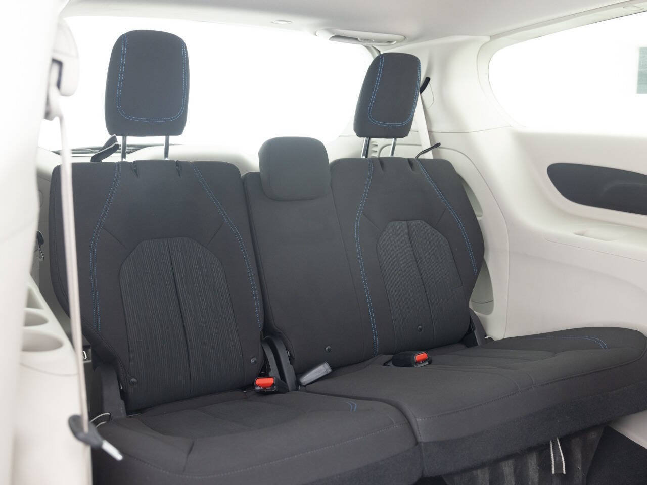 Used 2021 Chrysler Pacifica Touring FWD image 31