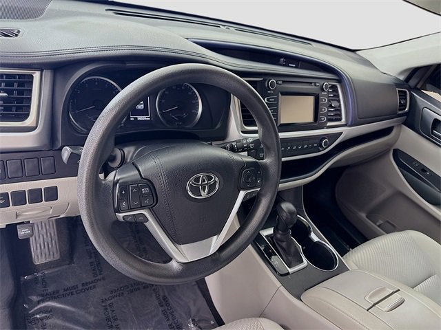 Certified 2019 Toyota Highlander LE image 9
