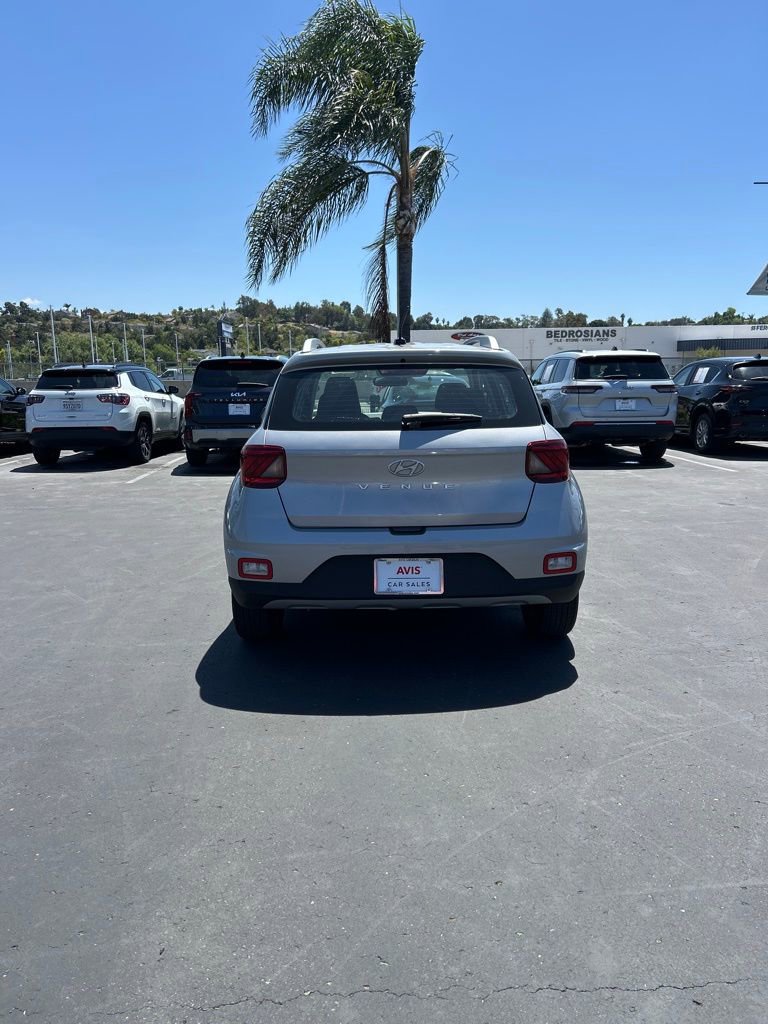 Used 2025 Hyundai Venue SEL FWD image 11