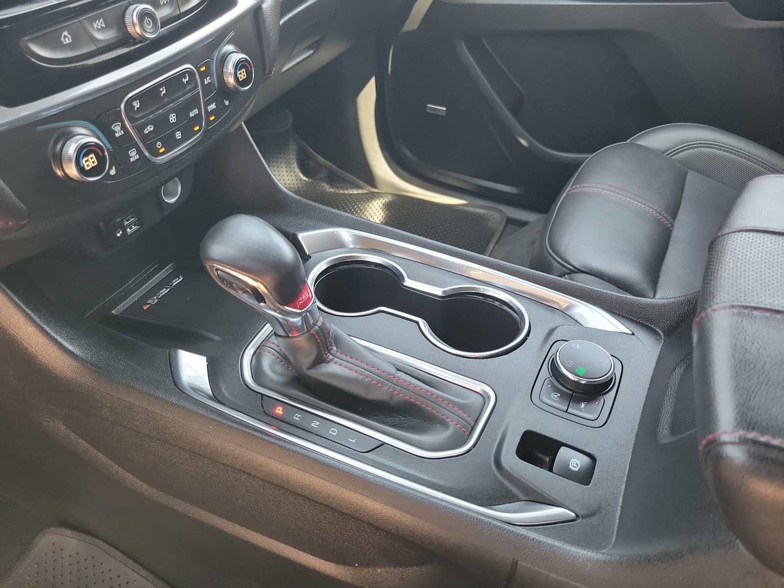 Used 2023 Chevrolet Traverse RS image 21