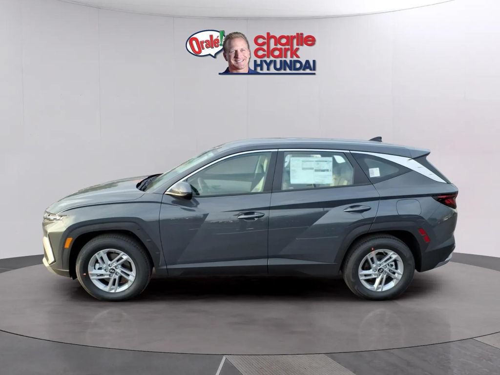New 2026 Hyundai Tucson SE FWD image 2