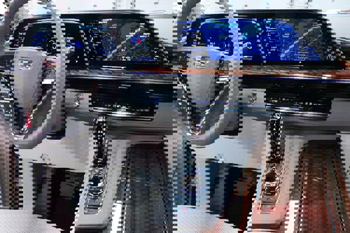 Used 2024 Cadillac Escalade ESV Sport Platinum w/ LPO, ONYX Package image 37