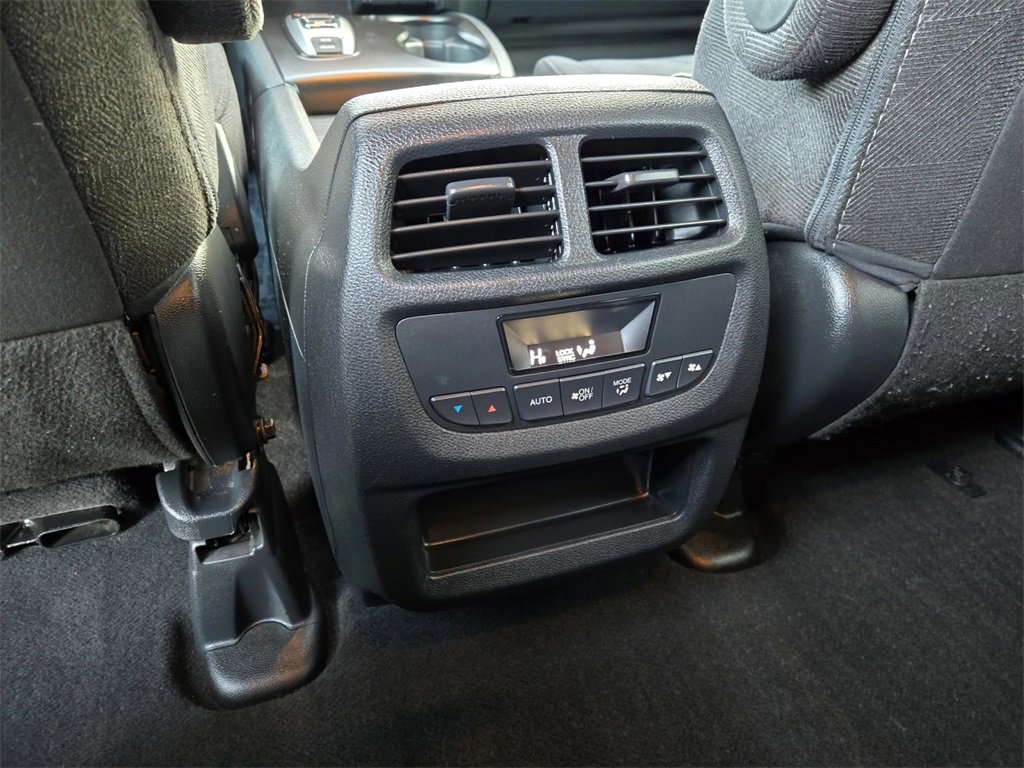 Used 2022 Honda Pilot Sport image 11