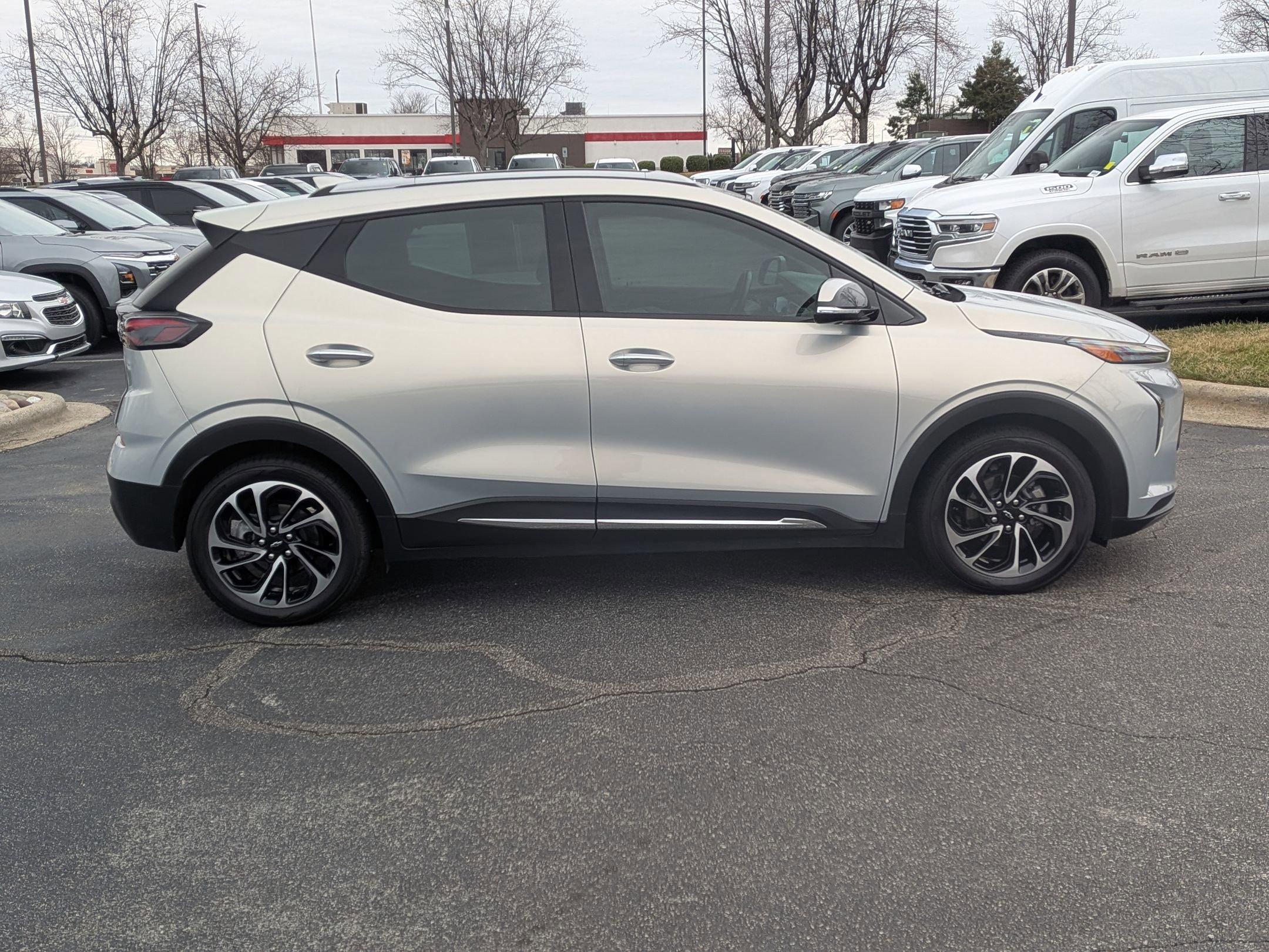 Used 2022 Chevrolet Bolt EUV Premier image 10