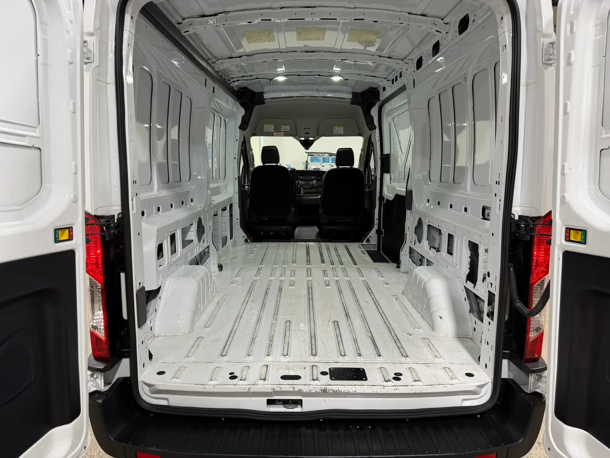 Used 2025 Ford Transit 250 148 Medium Roof RWD image 27