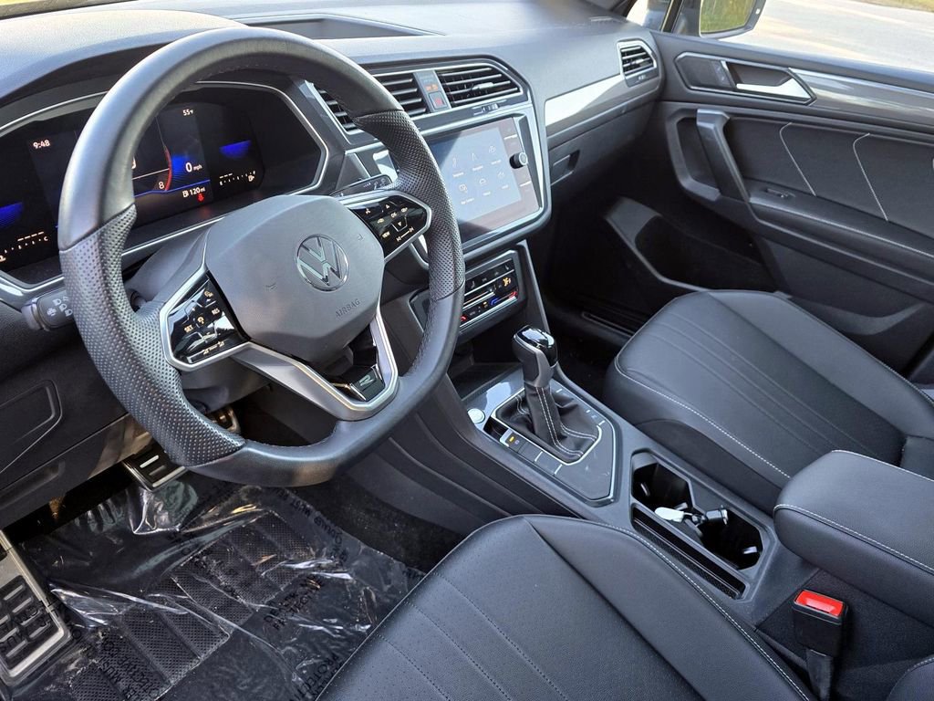 Used 2024 Volkswagen Tiguan SE R-Line image 29