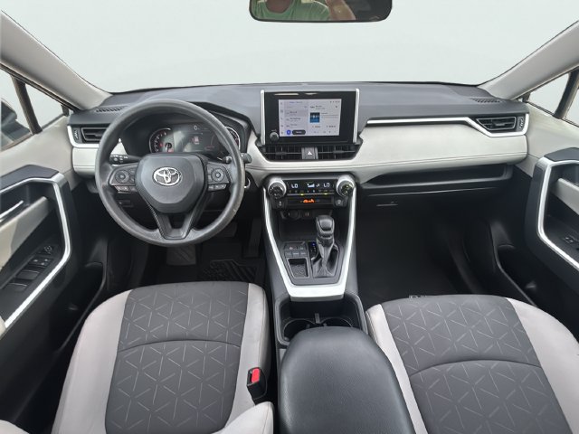 Used 2024 Toyota RAV4 XLE FWD image 17