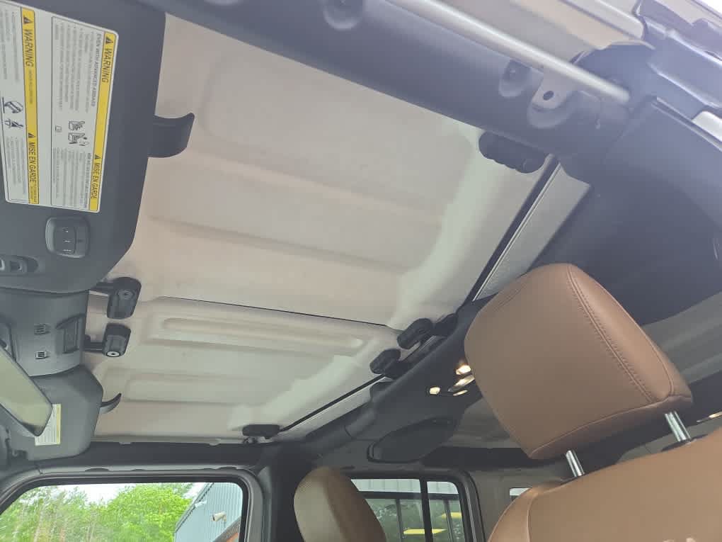 Used 2023 Jeep Wrangler Unlimited Sahara w/ Cold Weather Group AWD/4WD image 28