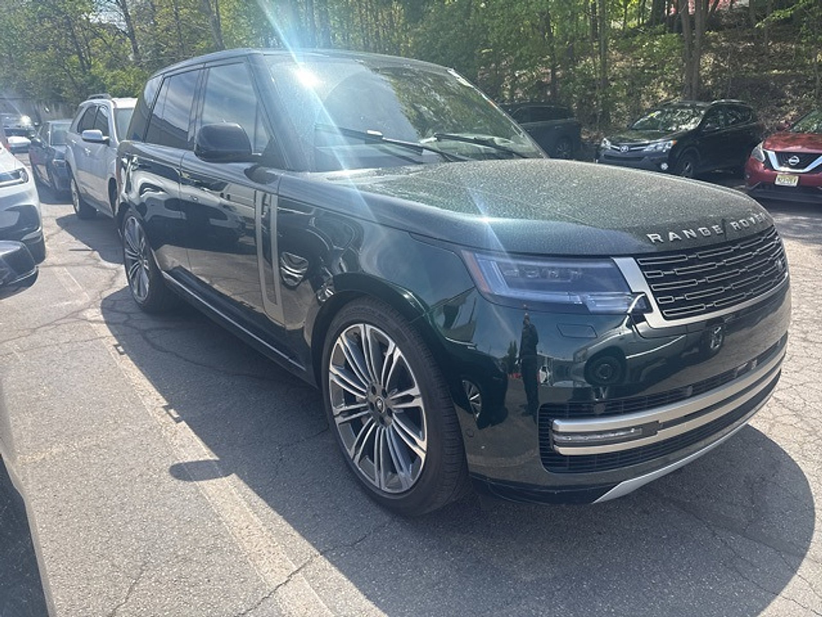 Used 2025 Land Rover Range Rover SE AWD/4WD image 2