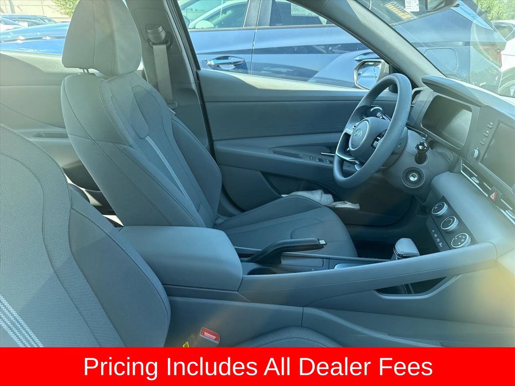 Certified 2026 Hyundai Elantra SE FWD image 4