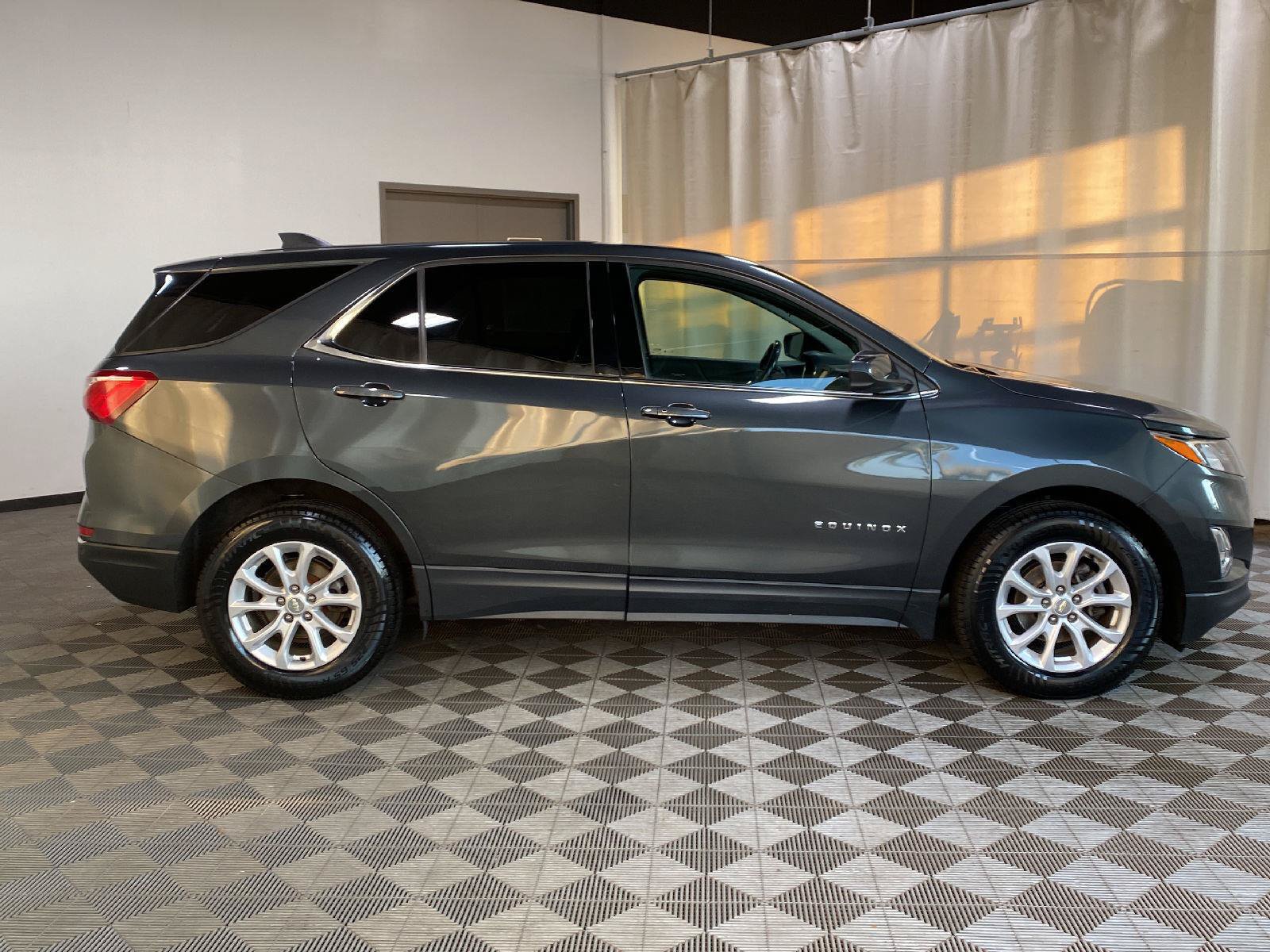 Used 2020 Chevrolet Equinox LT w/ Driver Convenience Package FWD image 9