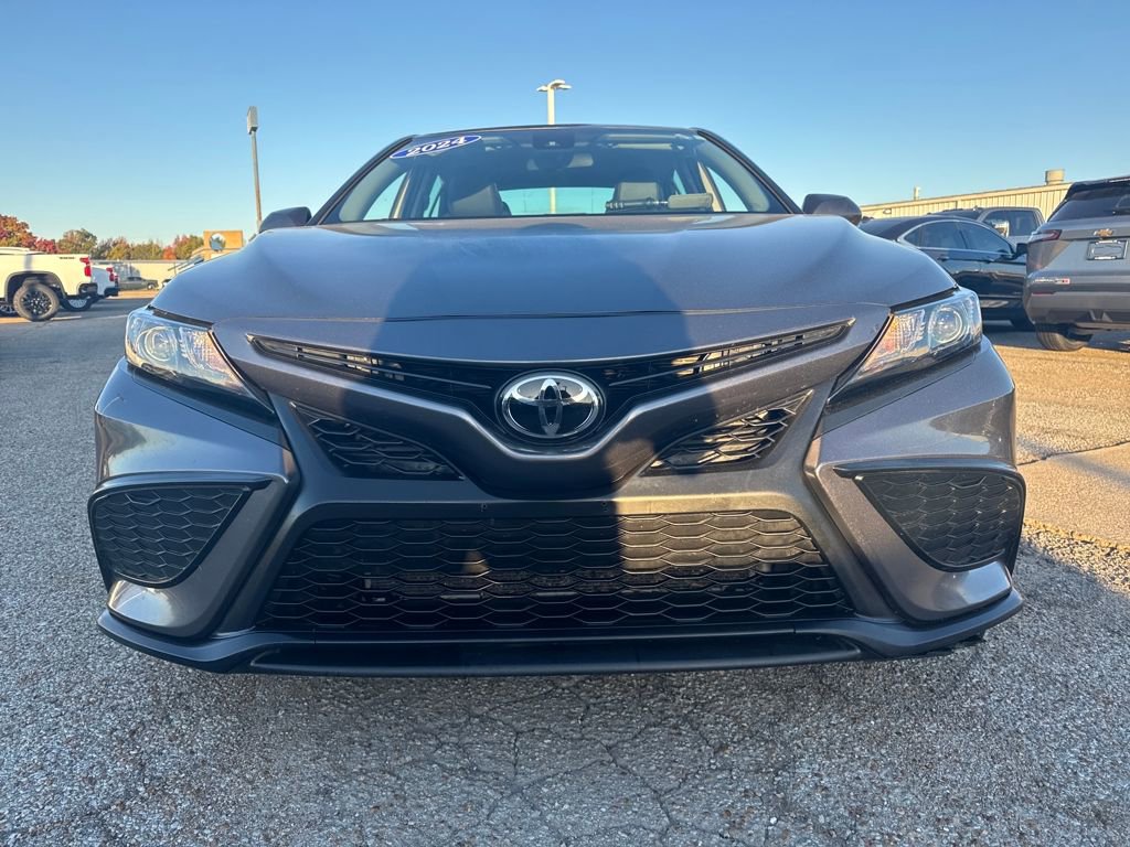 Used 2024 Toyota Camry SE image 9