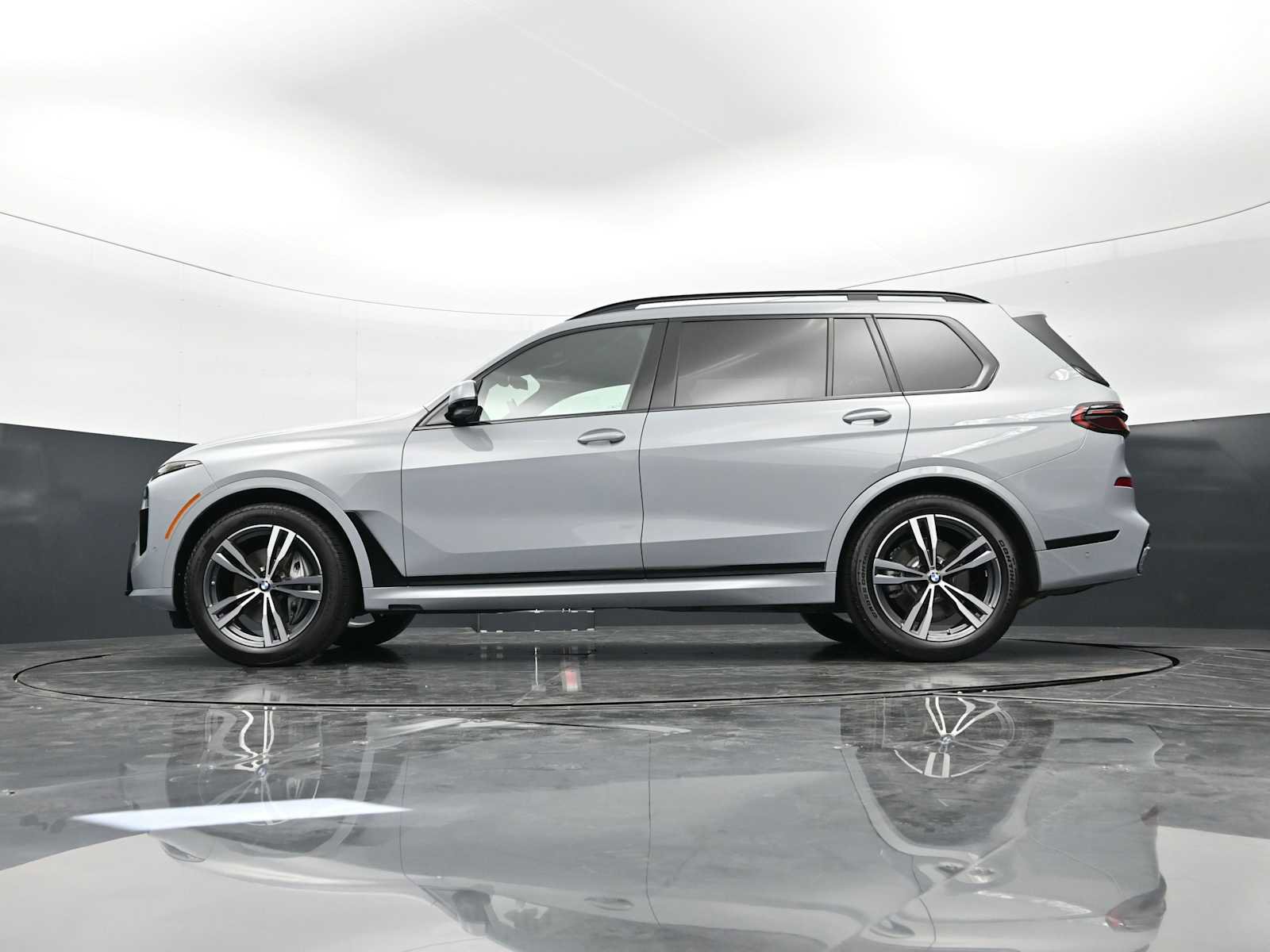 Used 2026 BMW X7 xDrive40i w/ Executive Package image 31