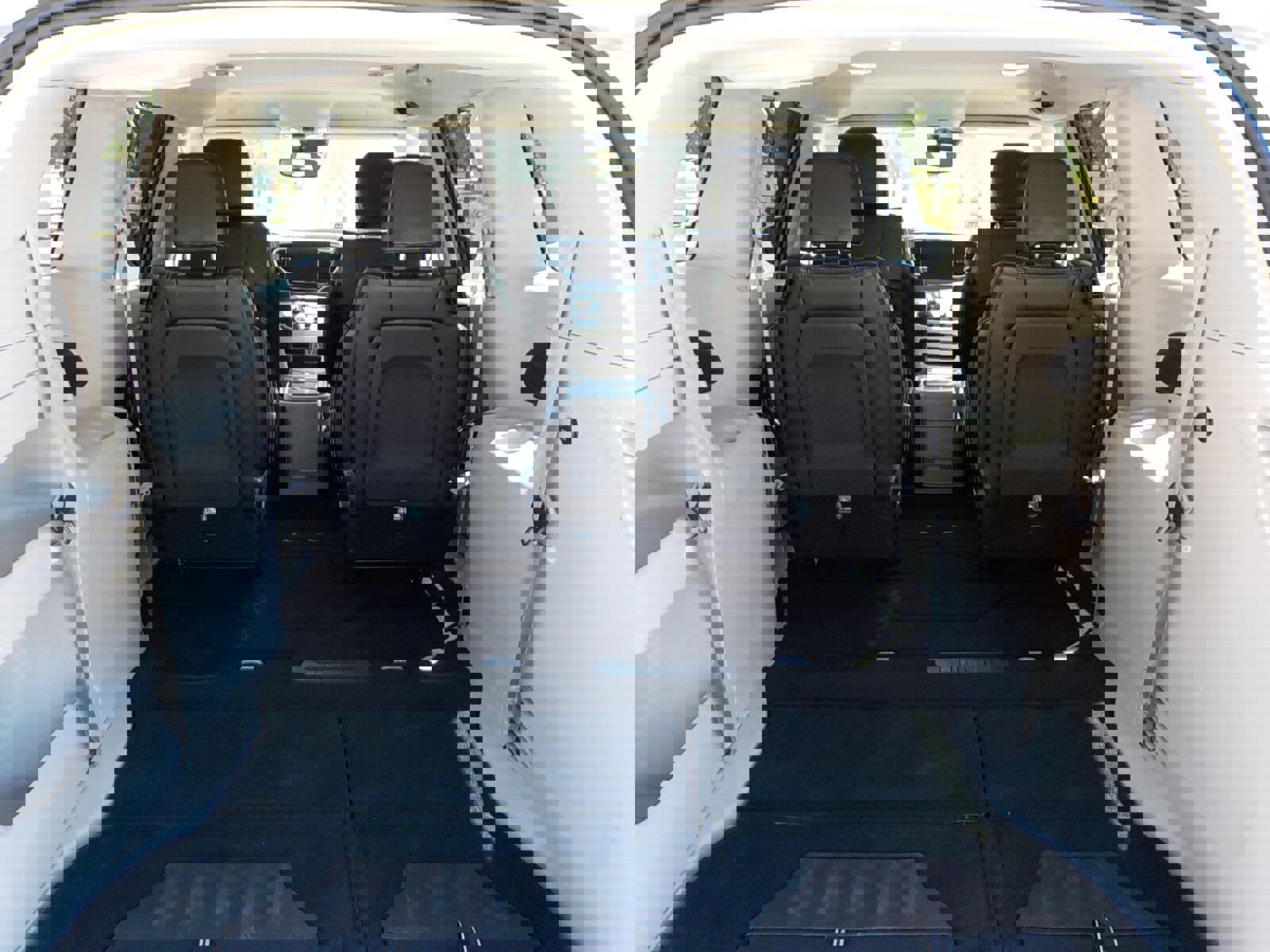 Used 2023 Chrysler Pacifica Touring-L image 9