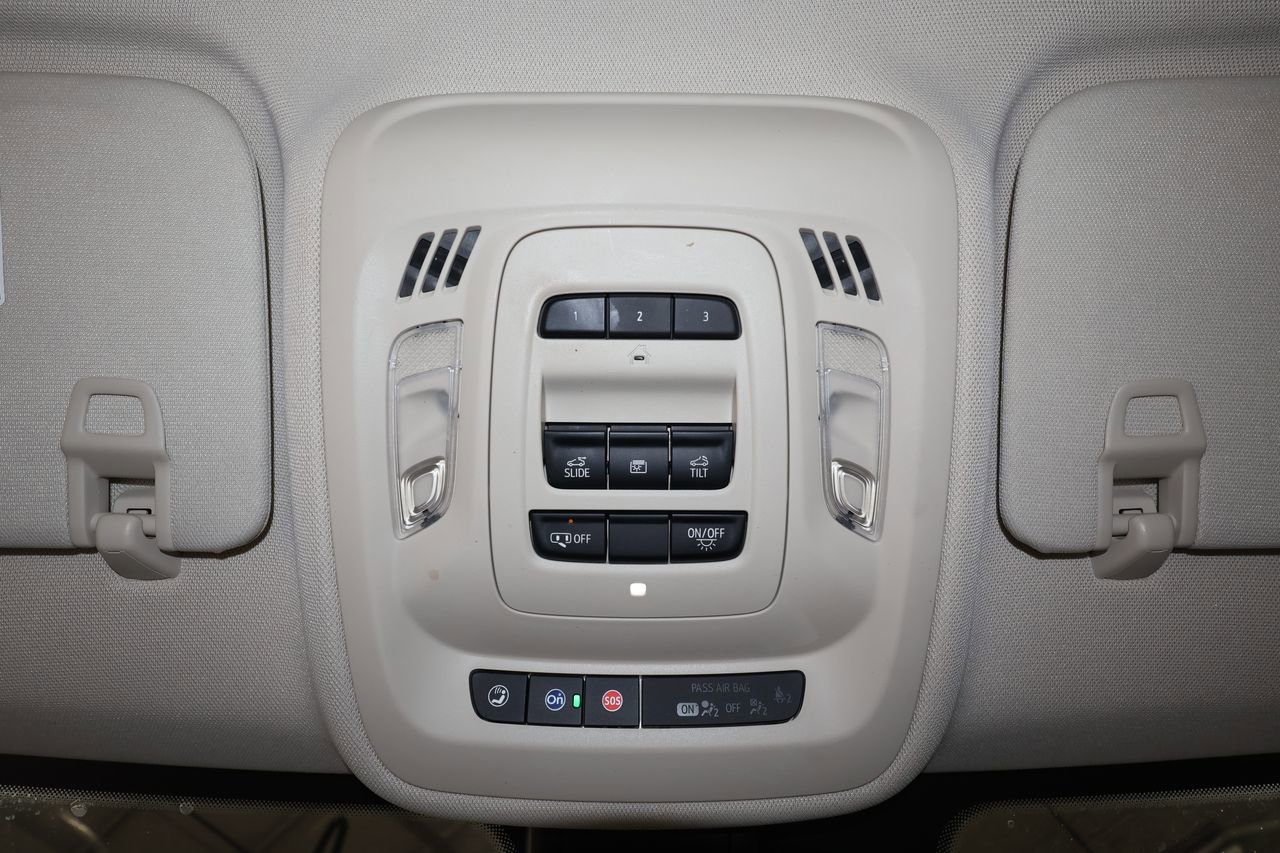 Used 2021 Buick Envision Avenir w/ Technology Package II image 33