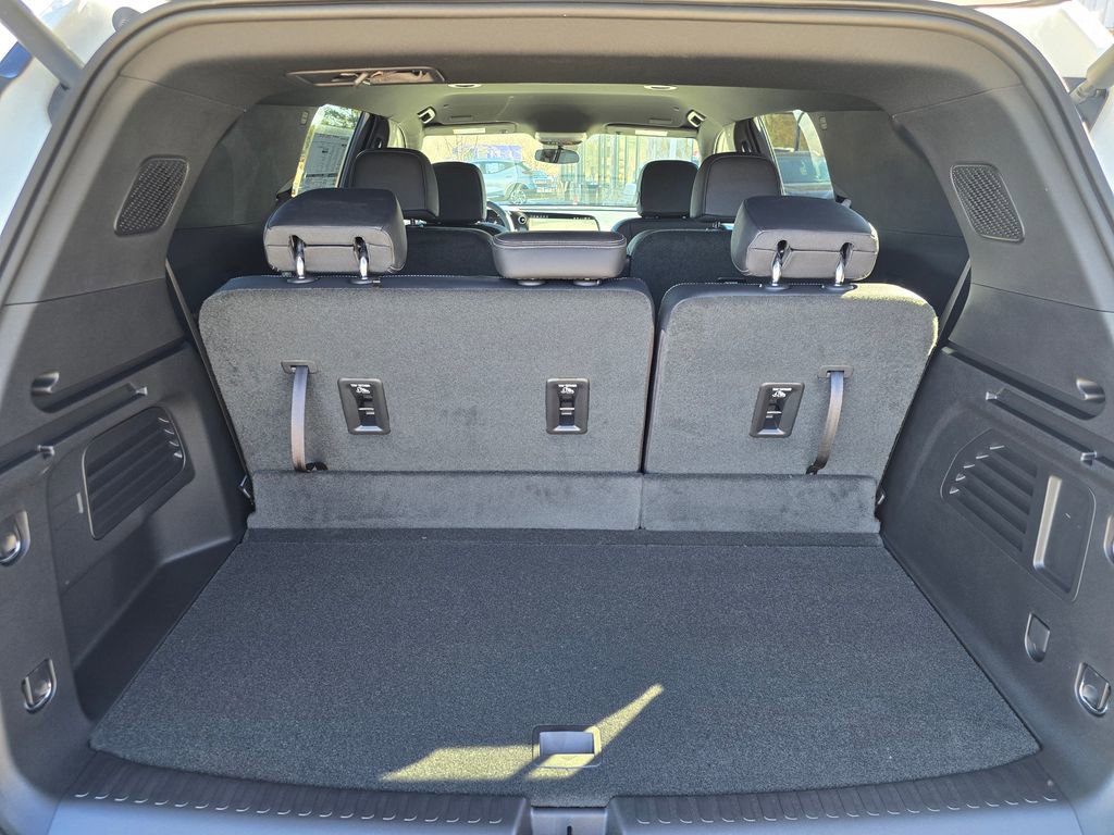 New 2026 Chevrolet Traverse LT image 13