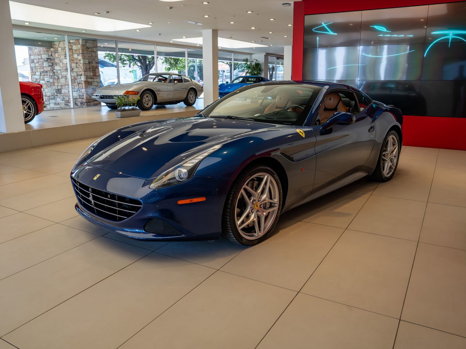 Used 2016 Ferrari California T RWD image 32