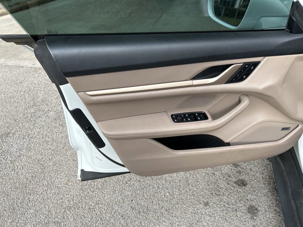 Used 2022 Porsche Taycan 4S image 11