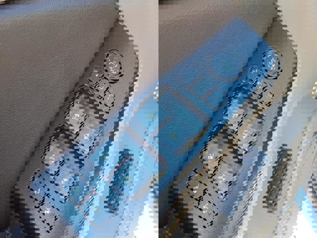 Used 2019 Chevrolet Suburban LT image 18